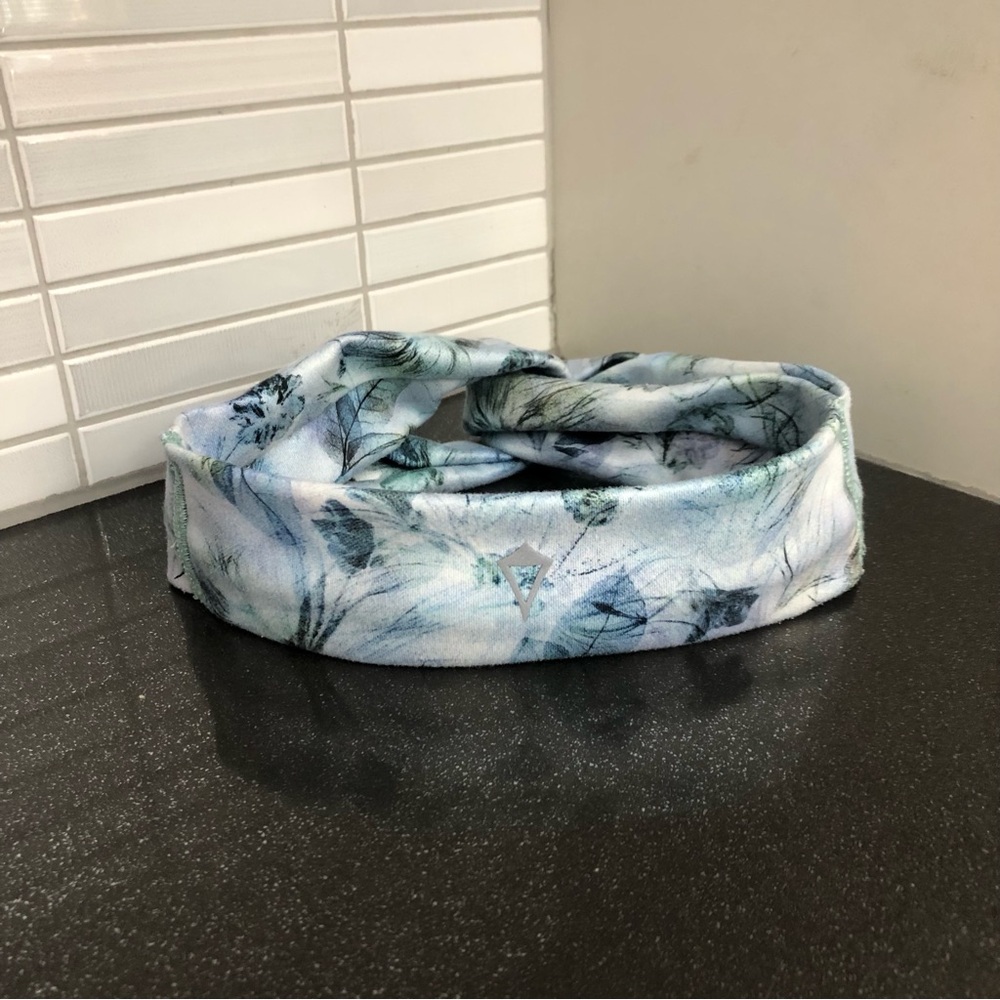 EUC RARE Ivivva by Lululemon girl’s headband